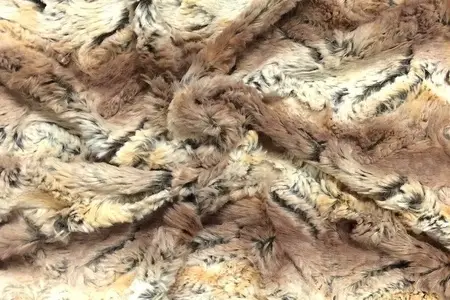 Hochwertiges Fuchs-Kunstfell Galerie 3