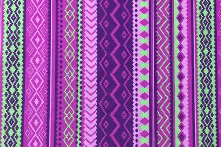 Tissu large imprimé aztèque violet galerie 2 Tissu large imprimé aztèque violet galerie 2