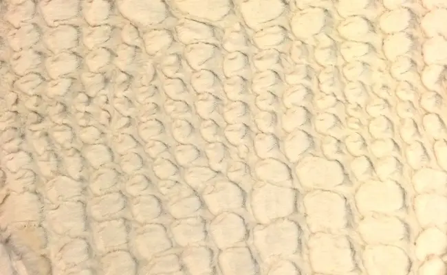 렙타일 아이보리 인조 모피 배너 1
